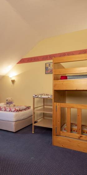 Geräumiges Kinderzimmer im 3-Raum-Apartment mit 70 m²